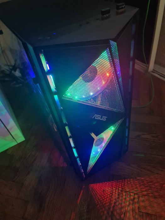 Vând desktop pc gaming