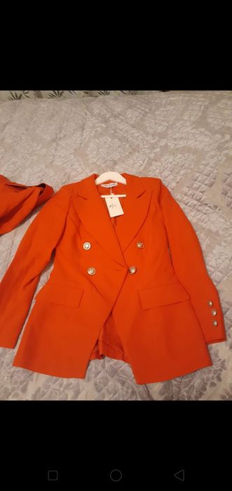 Женский костюм красный