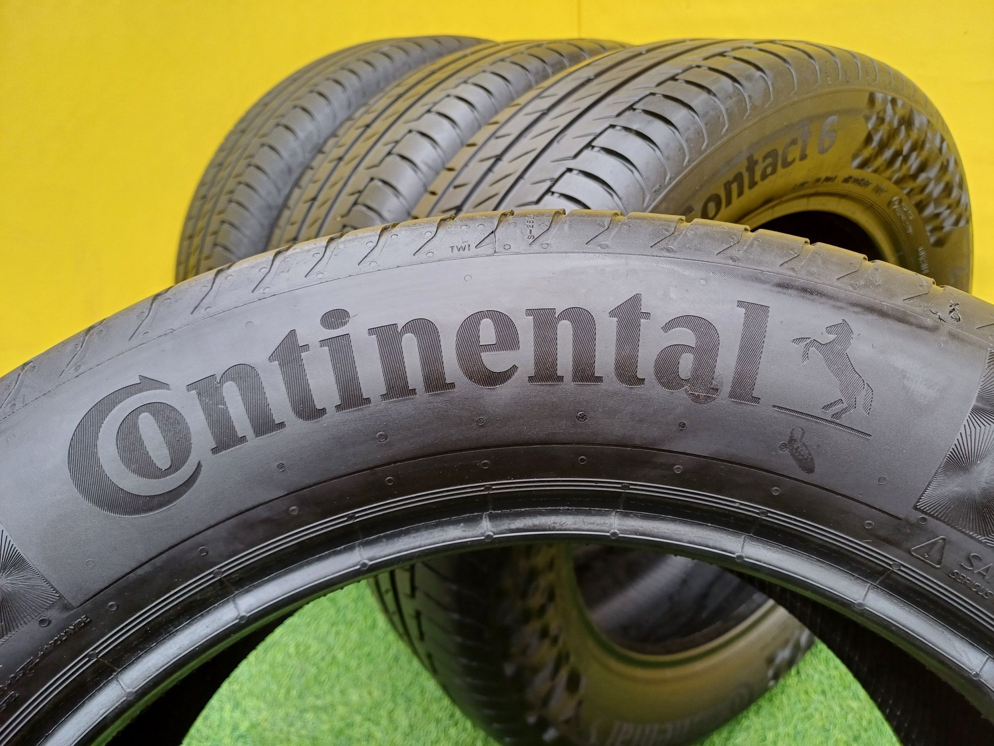 Шины 235/60 R18 Continental комплект.