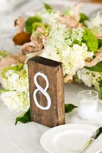Табелки / номера на маси за сватба от дърво