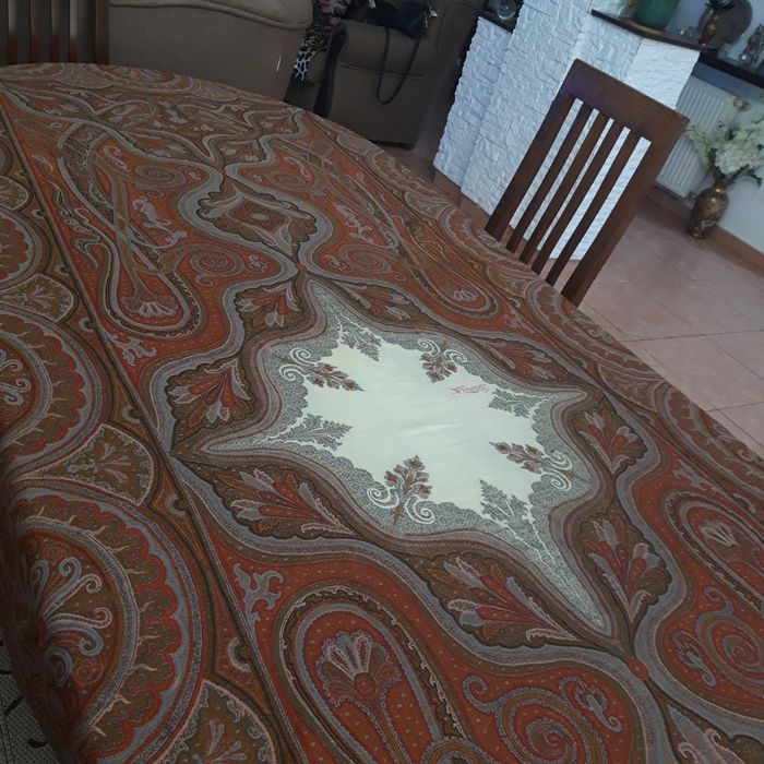 Fata de masa eleganta