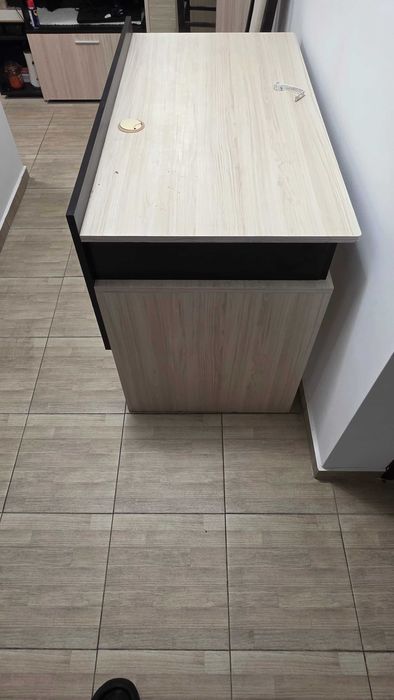 Подарявам бюро - подходящо, както за работа така и за забавление