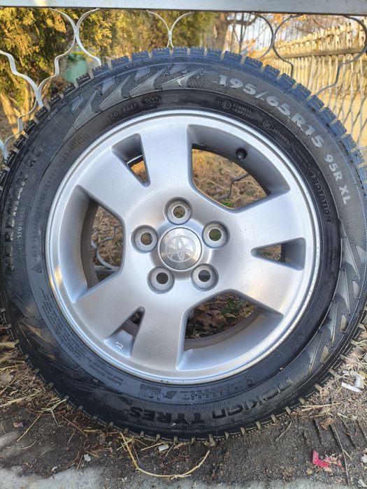 Диск с покрышкой на камри