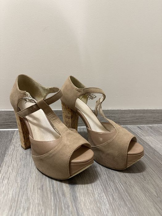 Дамски сандали на платформа