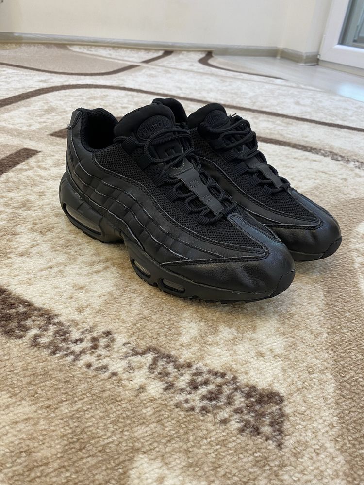 продавам черен Air max 95 Оргинален