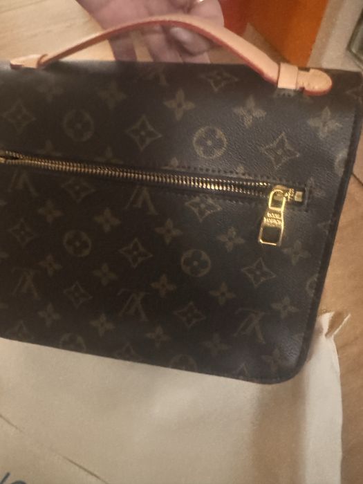 Geanta noua cu saculet LV