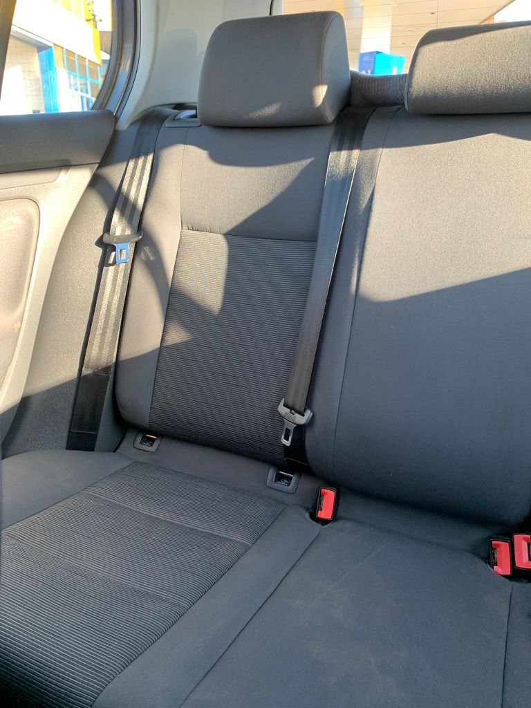 Volkswagen Golf 1.6 benzina