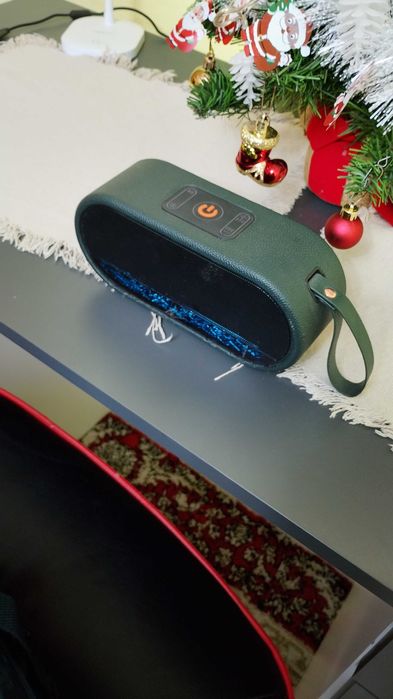 Vând boxa a 9 boxa merge bine se aude tare pentru mărimea sa