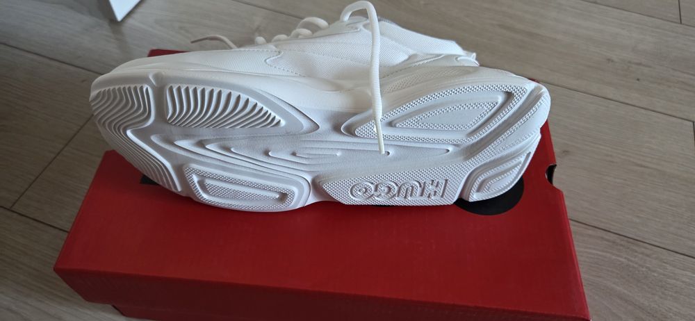 Vând adidași HUGO BOSS AG 490 lei