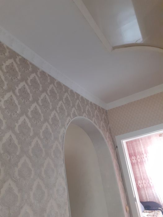 Клеем обои одна комната от 10000 до 15000