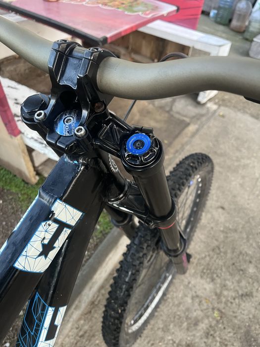 Вилка за колелоRock shox boxxer 2017 charger 27,5