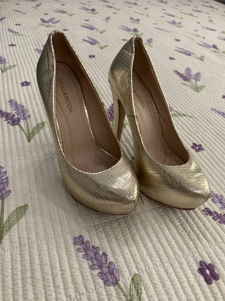 Sotiladi tuflilar razmer 36