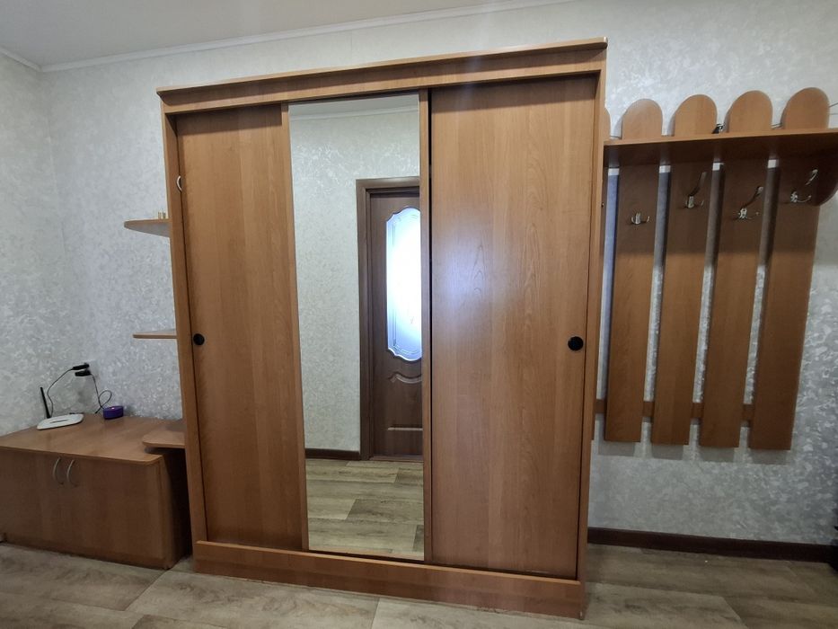 Продам шкаф в корридор
