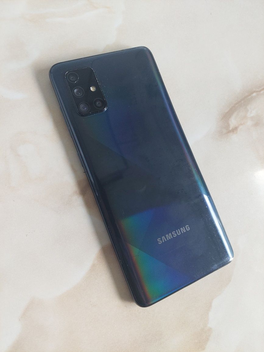 Vând Samsung Galaxy A71 [6Gb/128Gb] [2020] [perfect funcțional] //poze