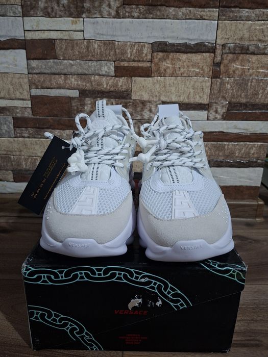 Versace chain reaction
