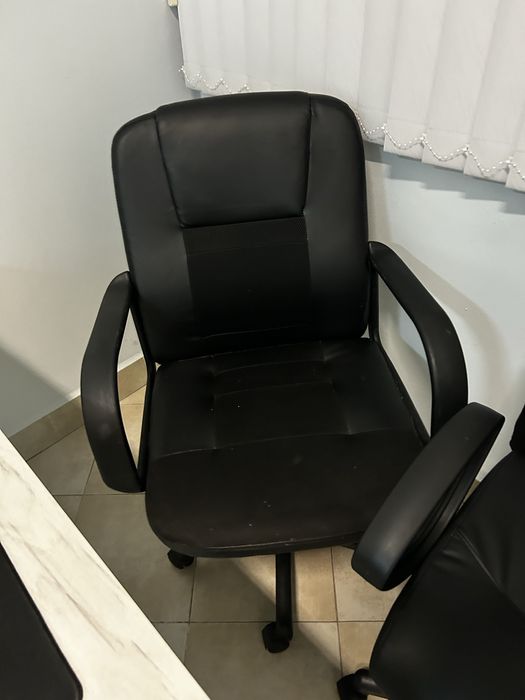 Чисто нови офис столове