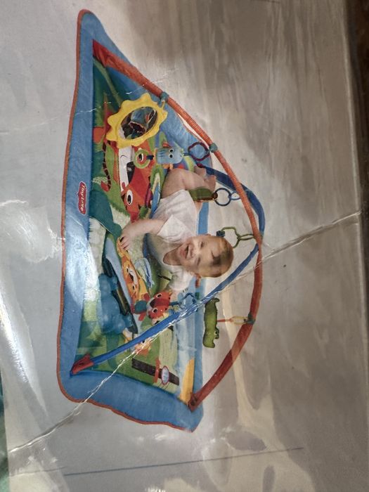 Музыкальный коврик с игрушками