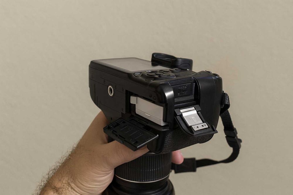 Canon EOS 550D + аксесоари – готов комплект за снимане