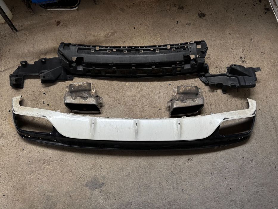 Дифузьор с накрайници за задна AMG броня на Mercedes S класа w217 купе