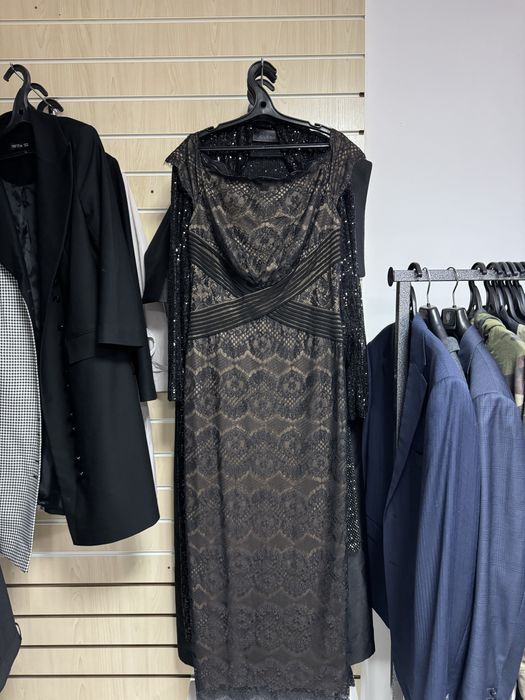 Платья вечерние