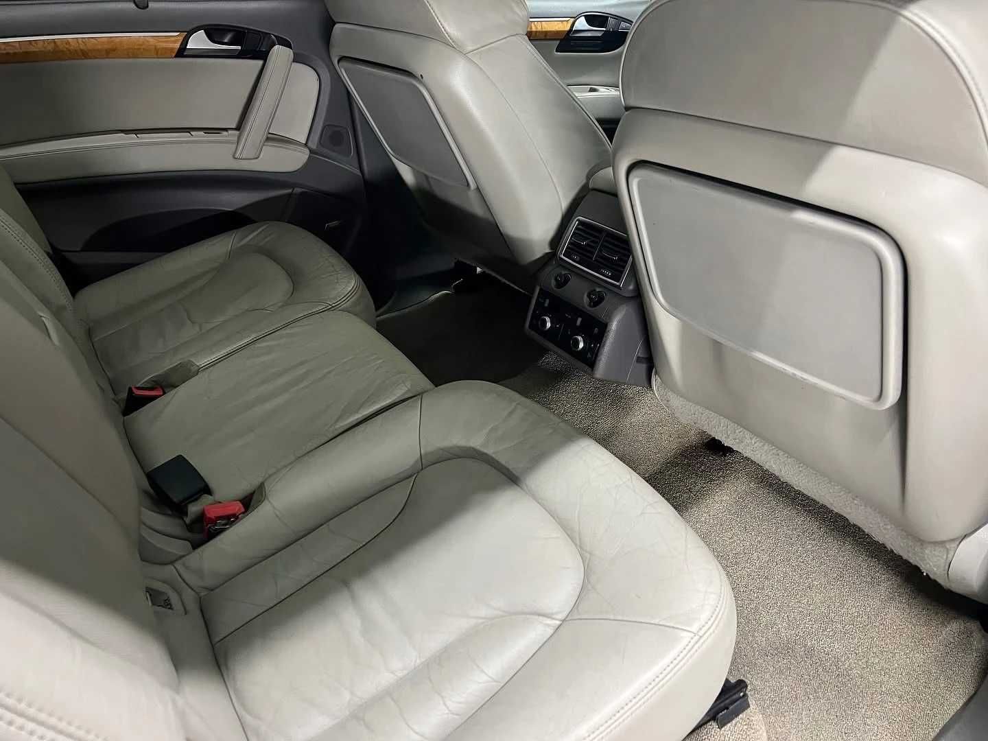 Audi Q7 3.0 TDI - седемместен
