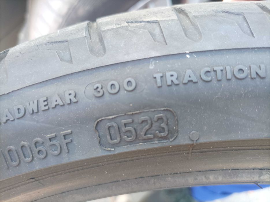 Продавам гуми BRIDGESTONE летни спорт пакет 275/30RZ20 и 245/35RZ20