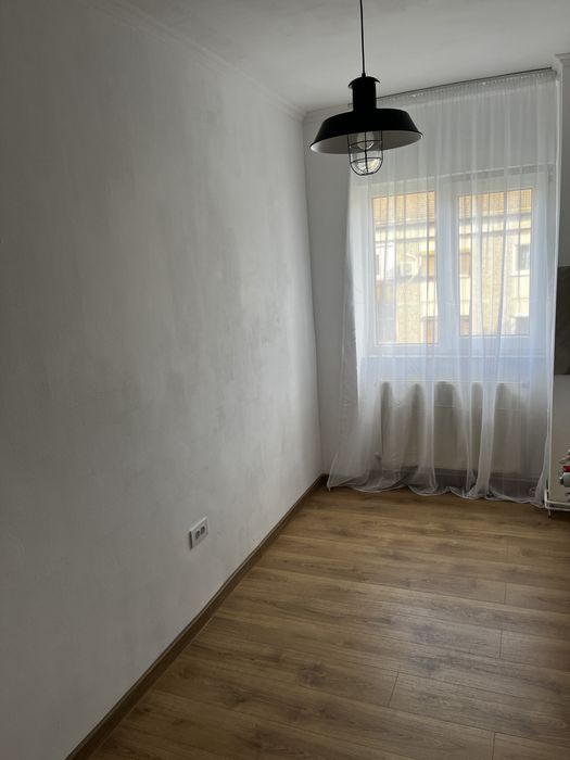 Garsoniera zona Velenta