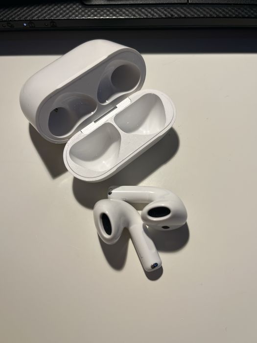 APPLE AirPods 4