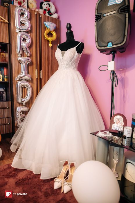 Vand rochie de mireasa