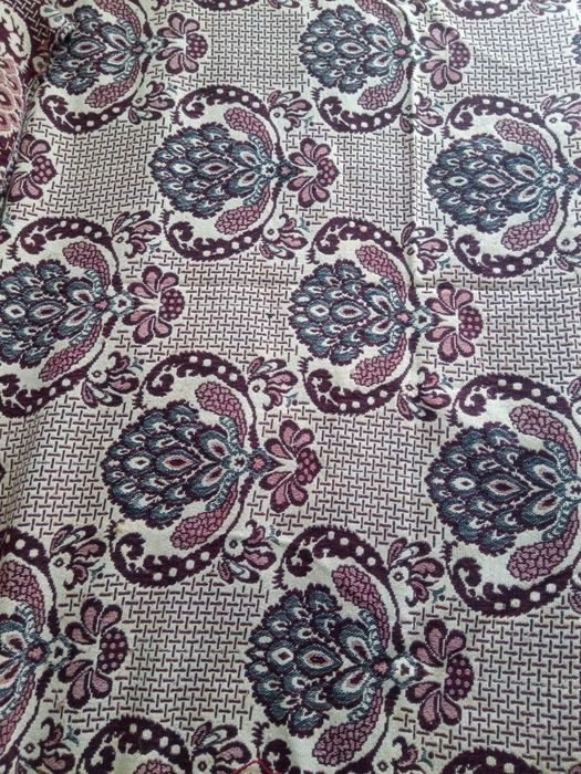 Покривка за легло с ресни от социализма