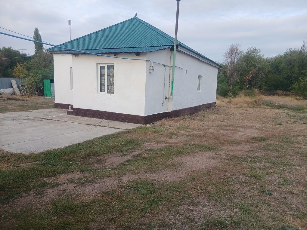 Дом, с земельным участком