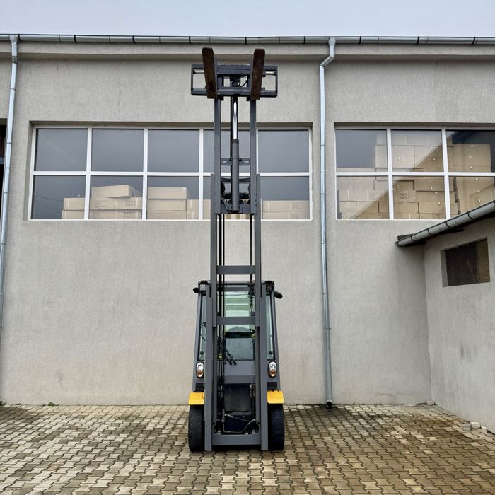 Stivuitor Jungheinrich TFG 425 GPL Triplex an 2017