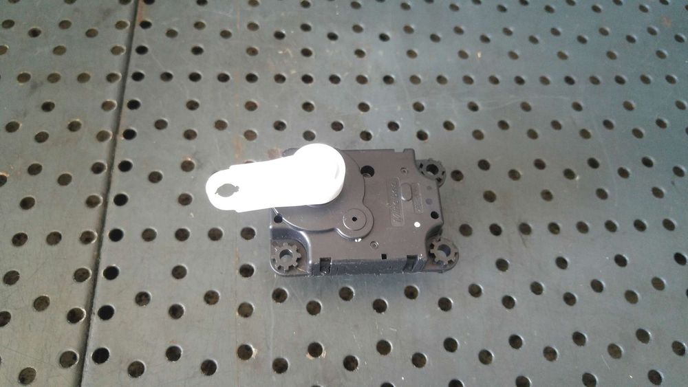 Motoras aeroterma nissan qashqai 2 suv j11 277t14bu1a