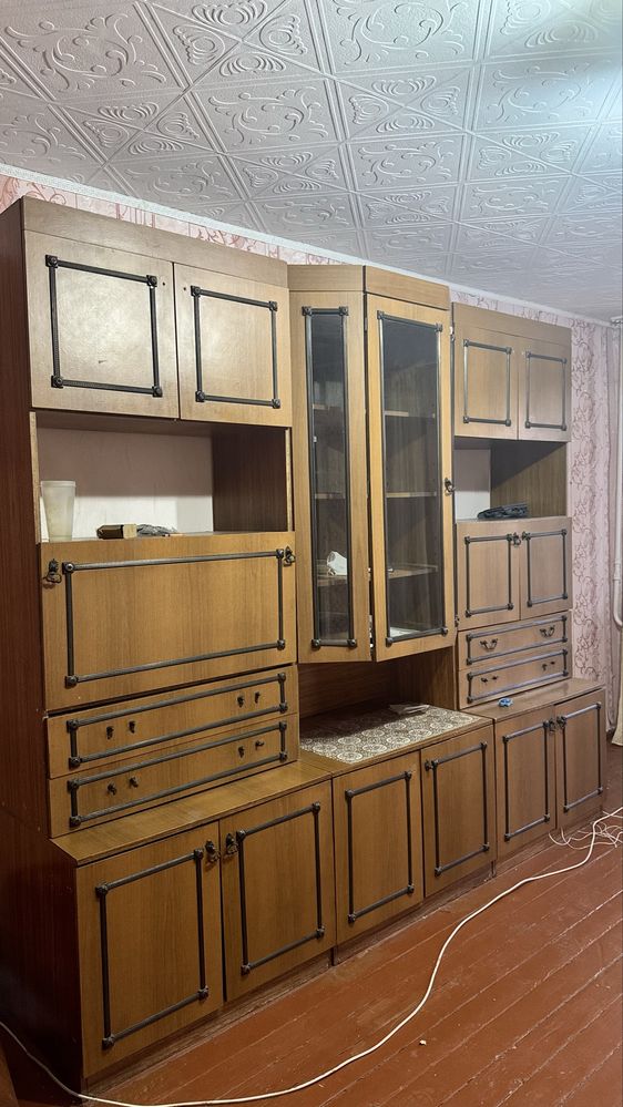 Стенка для зала( вместительная)