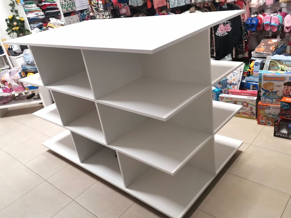 Търговско оборудване / стелаж /остров