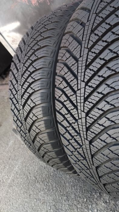 2бр. всесезонни гуми 185/65/14 Kumho Solus
7.1мм
dot22
Много добро със
