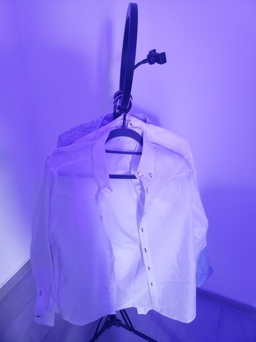 Vand cămăși doar una este mărimea s restul M