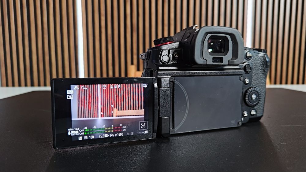 Камера Lumix GH6