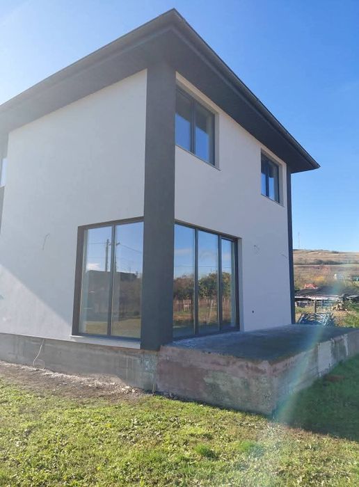 Echipa de construcții executa lucrări