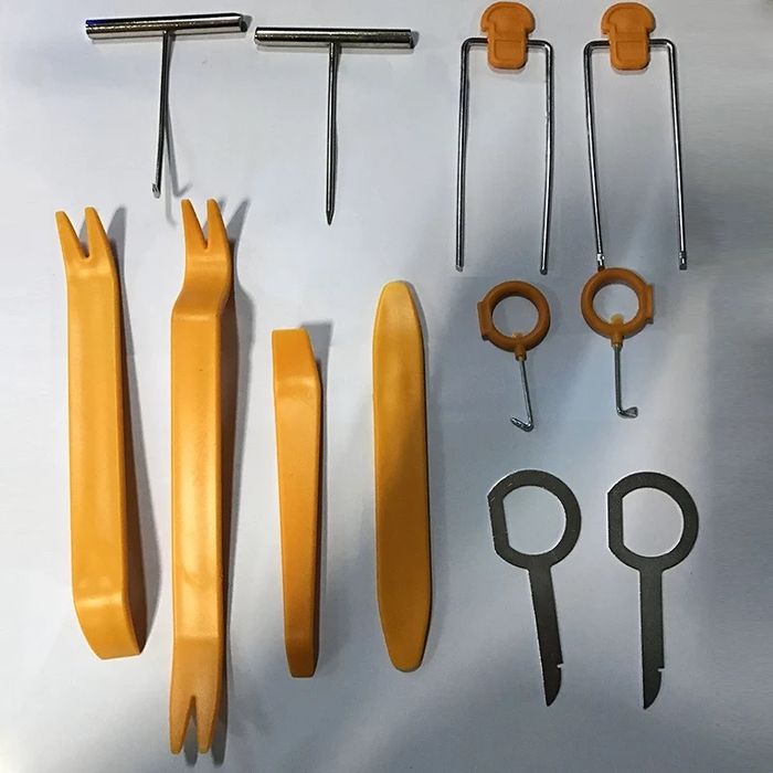 Trusa cu 12 piese pentru bord, plastice