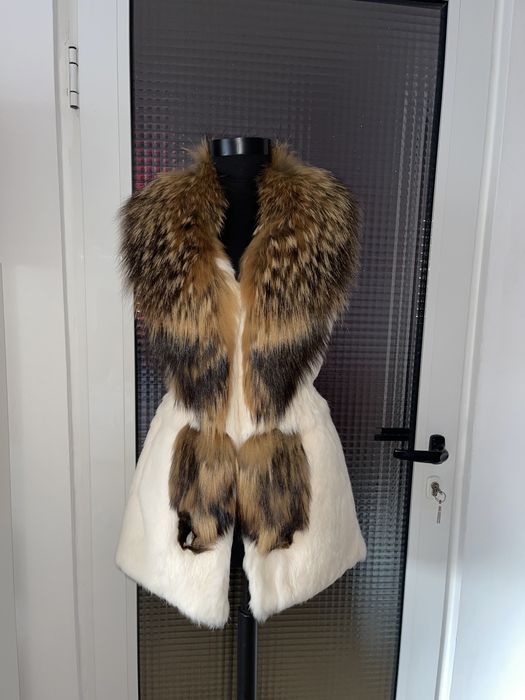 Vesta din blana naturala de iepure cu guler lung de vulpe
