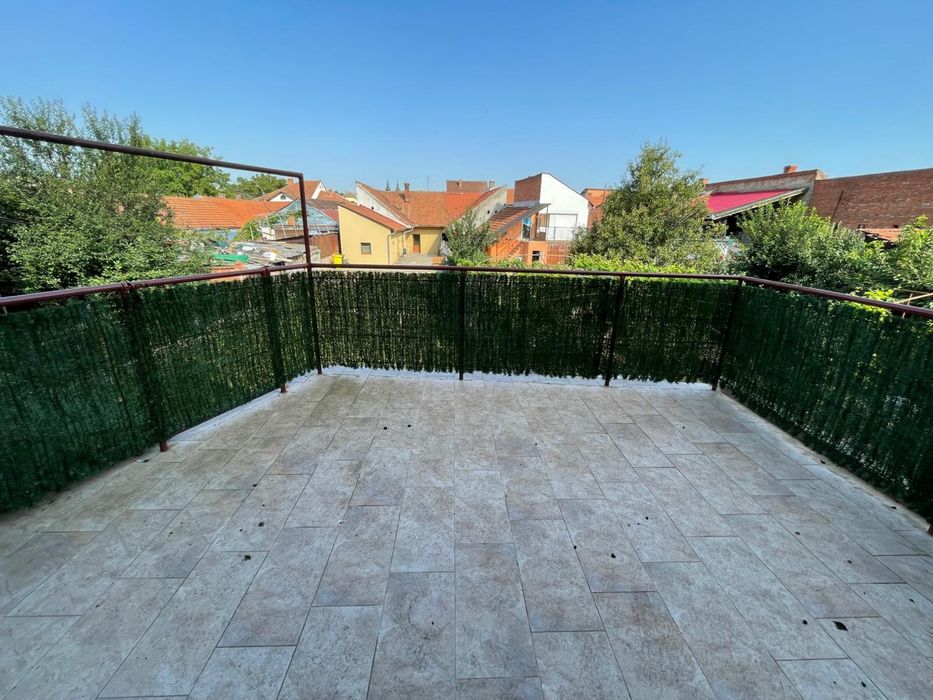 Casă P + 2 etj- la parter spatii comerciale