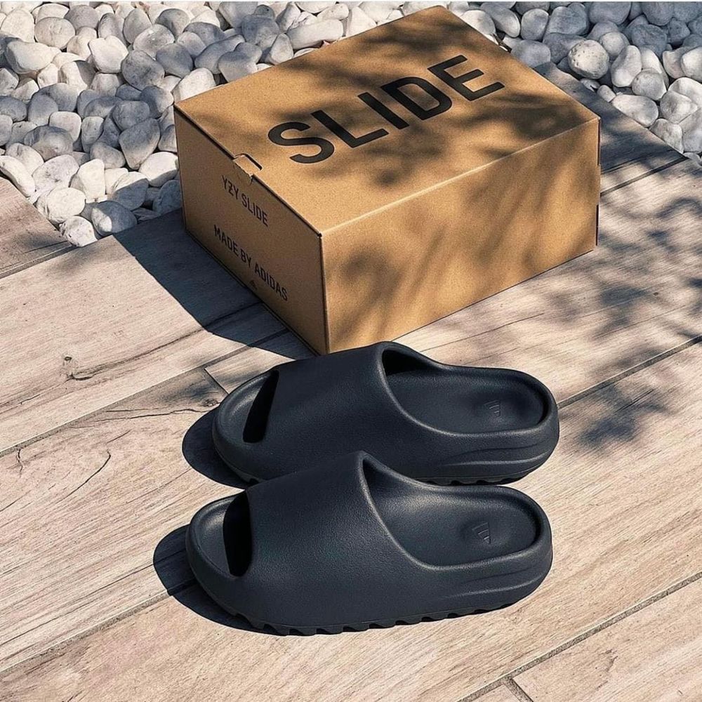 Yeezy slides 41 номер чисто нови неносени