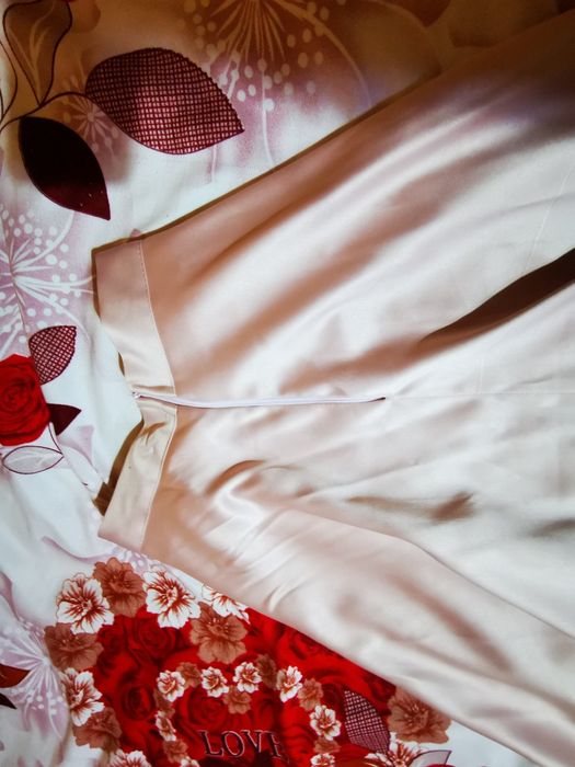 Vând fustă roz deschis