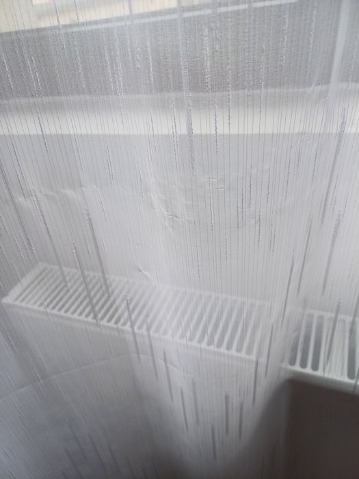 Vând set  perdea  alba cu model si draperie mov cu rejansa