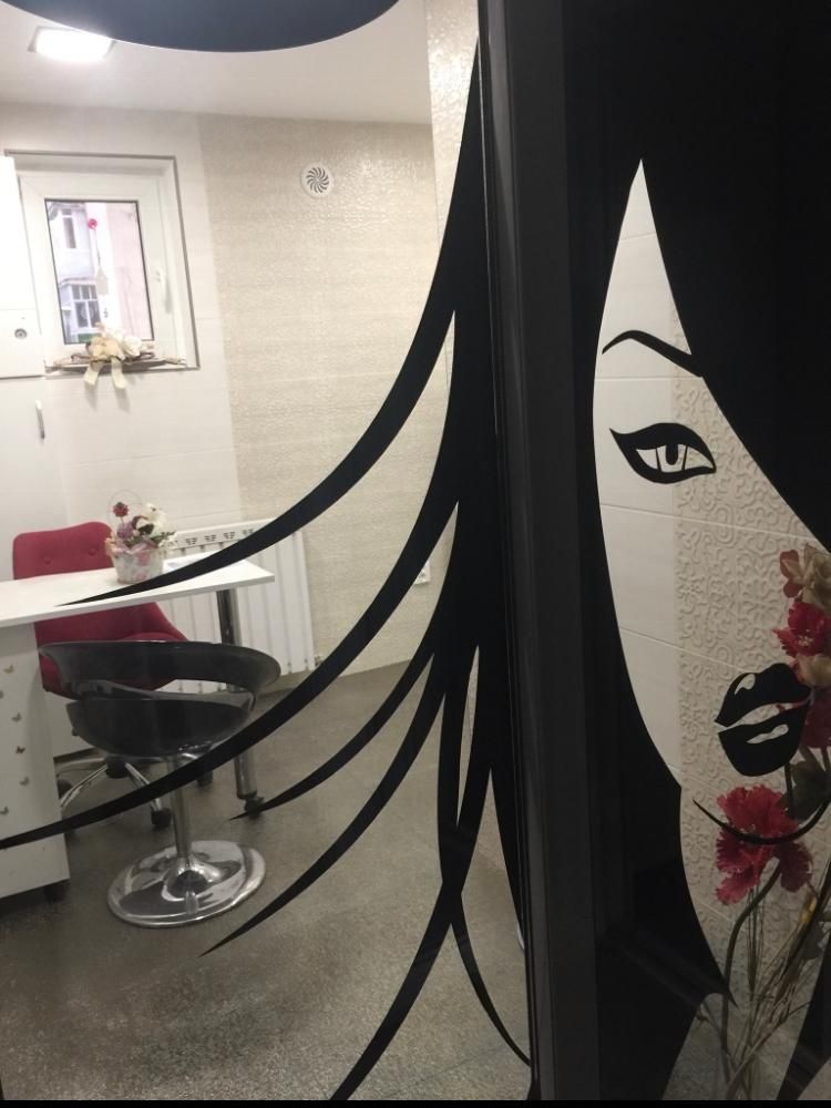 Se vinde apartament,  salon înfrumusețare