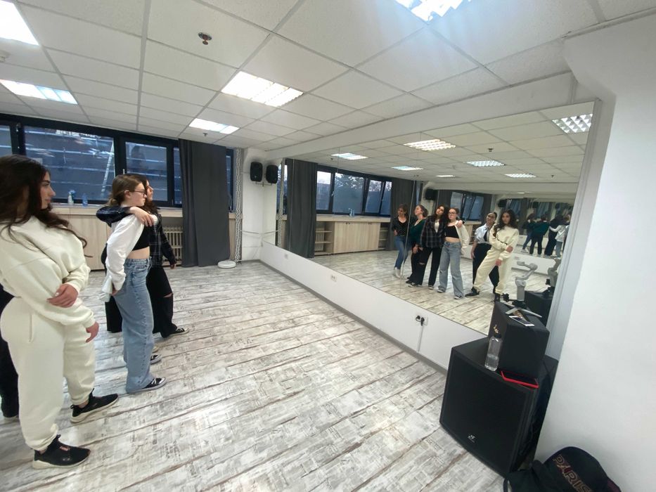 Dance classes for all ages. Cursuri de dans pentru toate varstele!