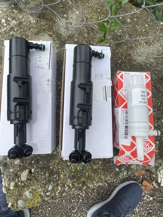 Пръскалки ,дюзи чистачки фарове и помпичка стъкломиене Mercedes W204