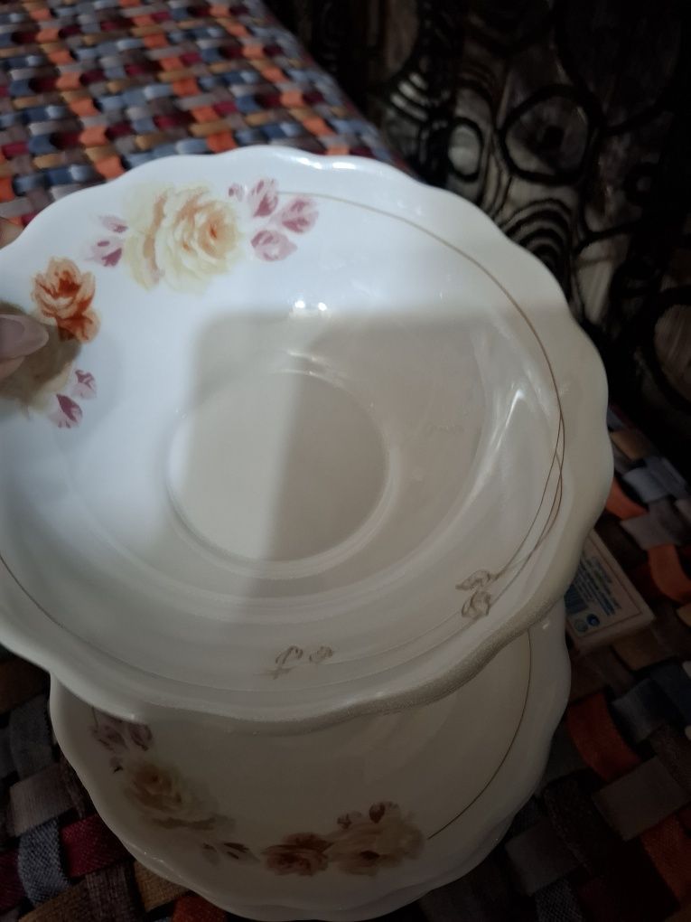 Продам посуду разную и белую и икеа