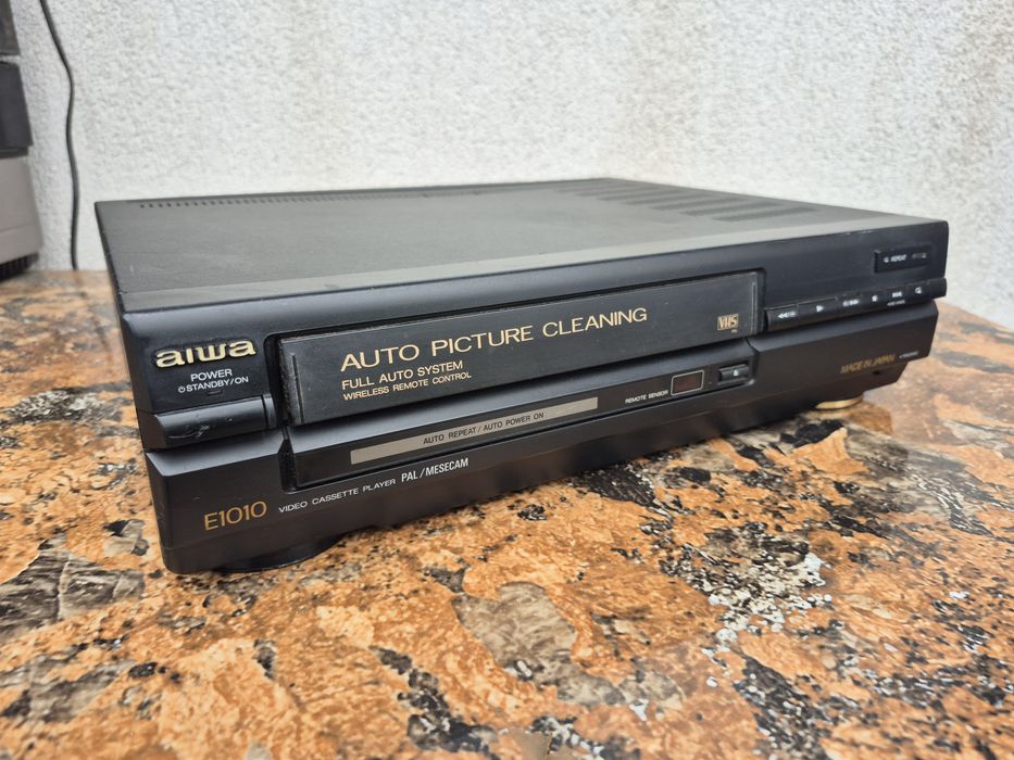 Vand video casette pleyer marca Aiwa model HV E 1010 DH made in japan